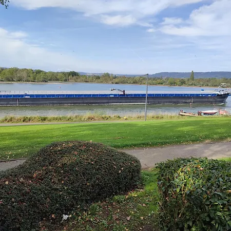 Rheinuferhaus * Urmitz