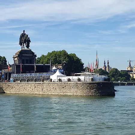 Dom wakacyjny Rheinuferhaus Urmitz