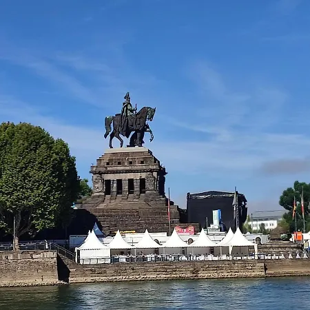 Dom wakacyjny Rheinuferhaus Urmitz