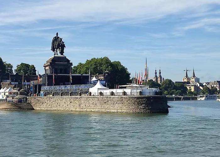 펜션 Rheinuferhaus Urmitz