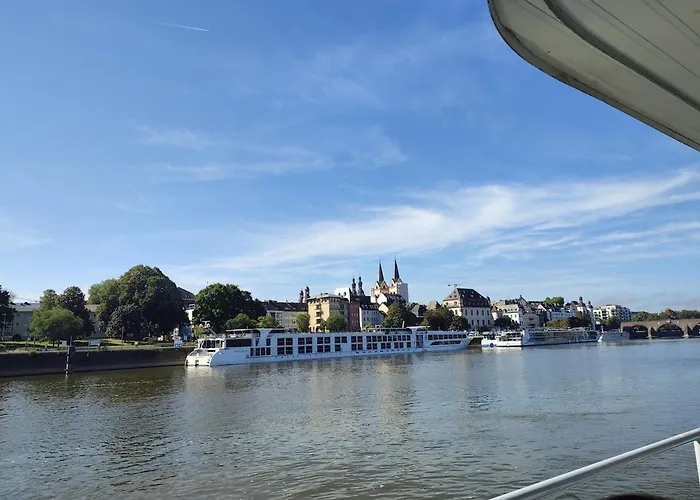 펜션 Rheinuferhaus